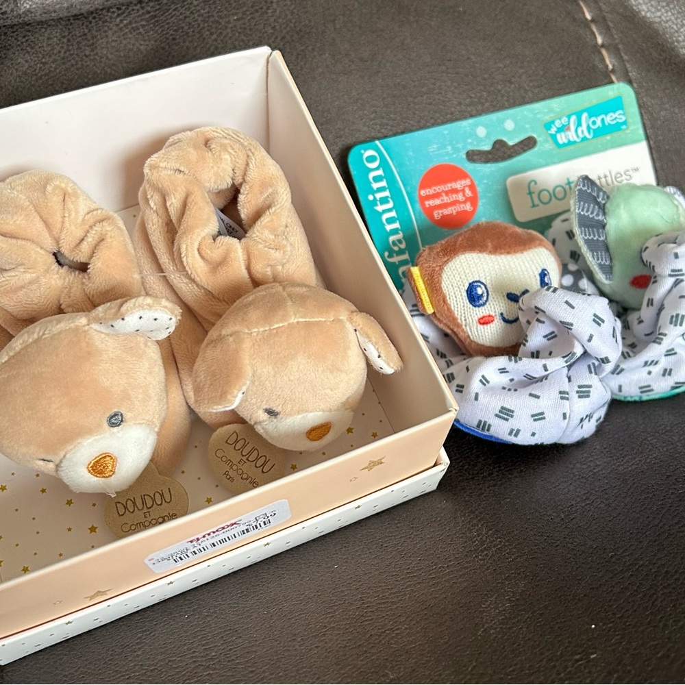 NEWBORN BOOTIES